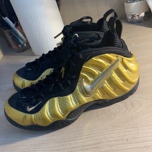 Size 7 in men’s foamposites great shoes great condtion!!! Barely worn!